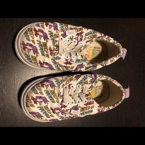 Vans 👟girls shoes with 🦄 unicorns on 🛹